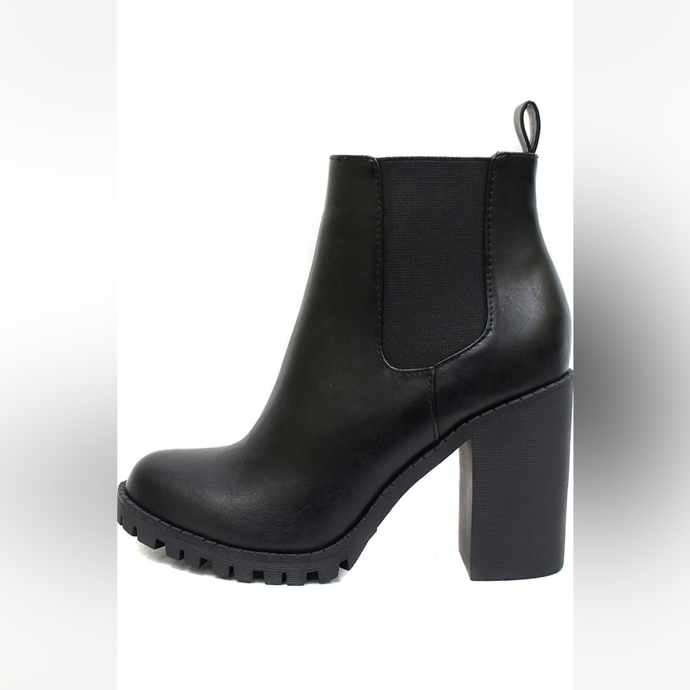 🆕 Black Boots